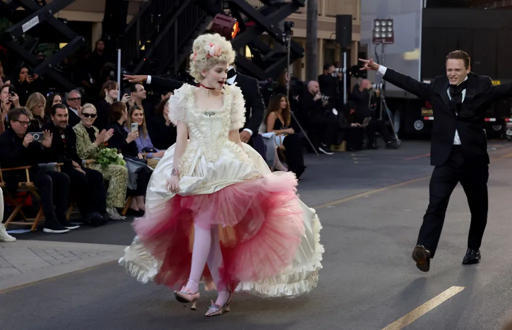 نجوم السينما والموضة يحتفلون بالأسلوب السينمائي في مجلة Vogue العالمية